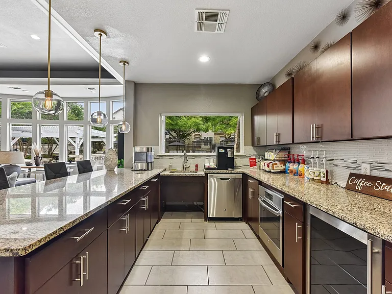 Madison Dell Ranch Apartments — Photo 17