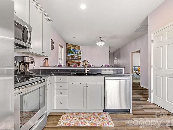 4th image of 91 Cardwell Ln