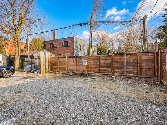 5th image of 252 Annette St #4