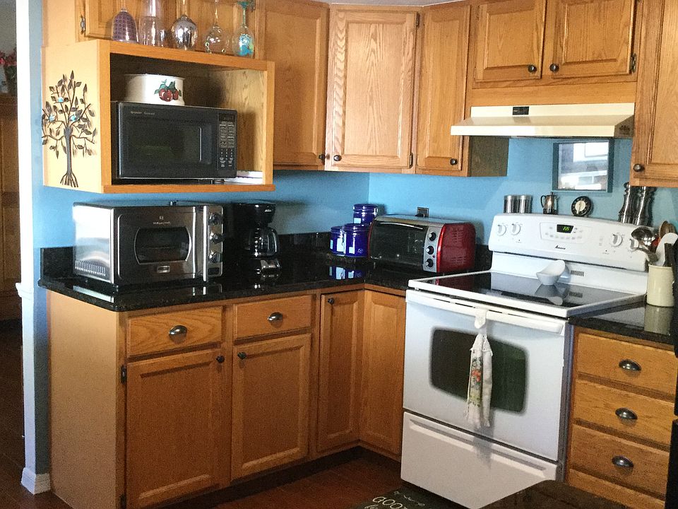 2nd image of 365 NE Greenbrier Ave