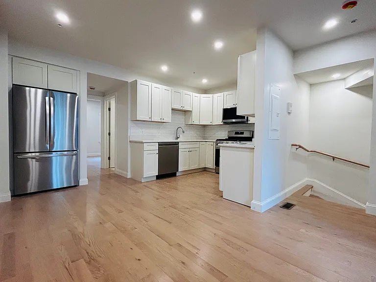 95 Baxter St #1 — Photo 3