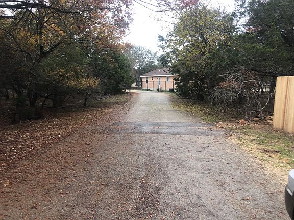 5th image of 450 Shady Bluff Dr
