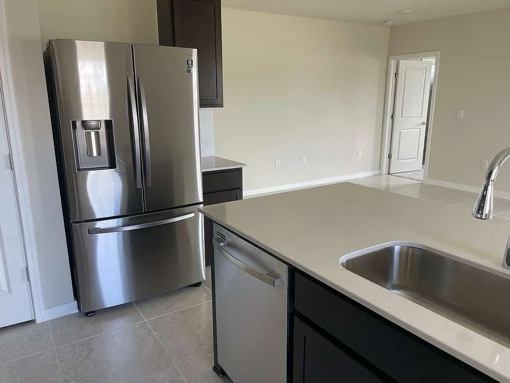 4 bed, 1580 sqft, $2,480 — Photo 4
