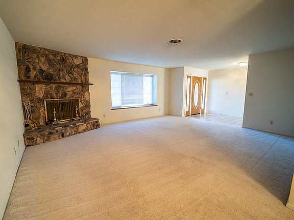 2nd image of 1558 Holly Tree Dr