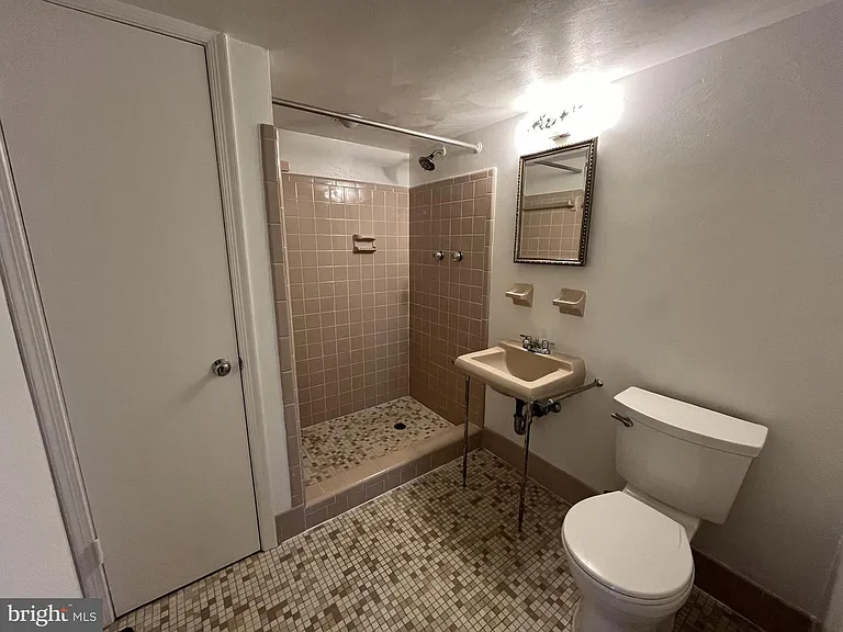 6301 Evermay Dr — Photo 17