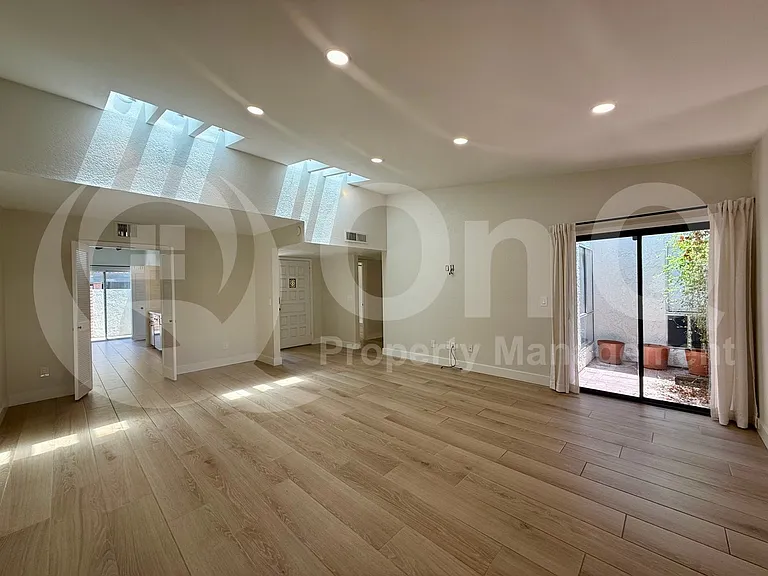 4322 N 28th Way — Photo 6