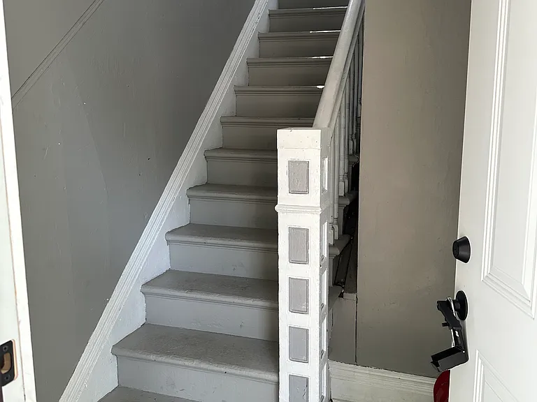 279 Garson Ave #UPPER — Photo 8