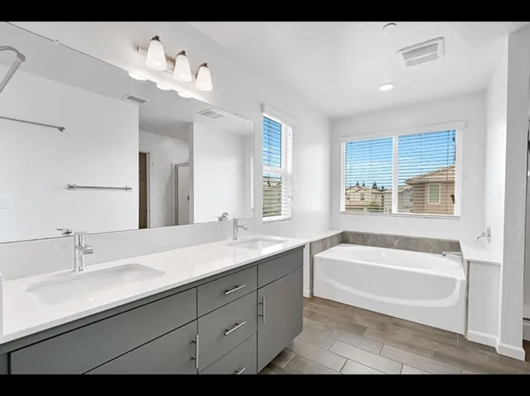 1927 Kelly Ln, Clovis, CA 93611