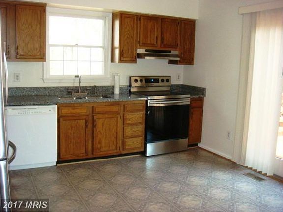 3rd image of 9142 Schoolcraft Ln