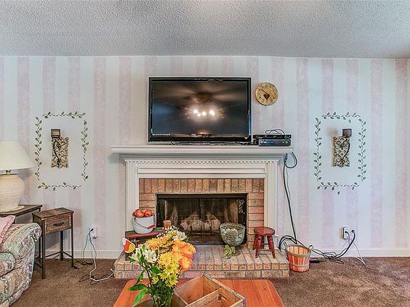 3rd image of 3908 Blakewood Dr W