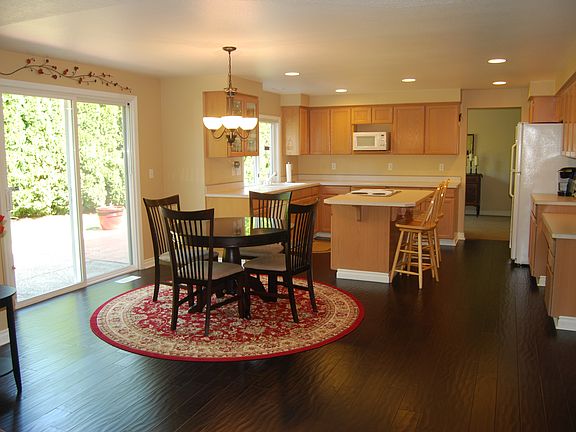 5th image of 18502 SE 35th St