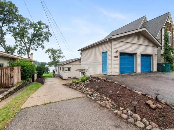 4151 Bluebird Dr, Commerce Township, MI 48382