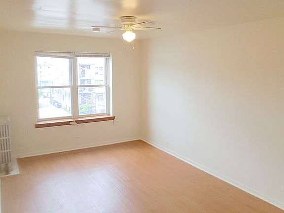 5th image of 4031 N Kenmore Ave APT 412