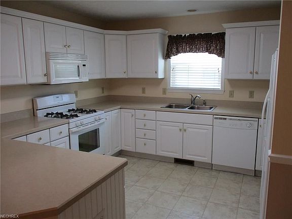5th image of 545 Lauren Ln