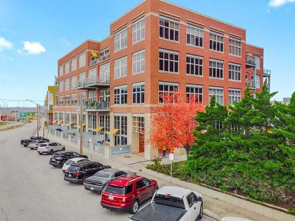210 W 5th St APT 301, Kansas City, MO 64105