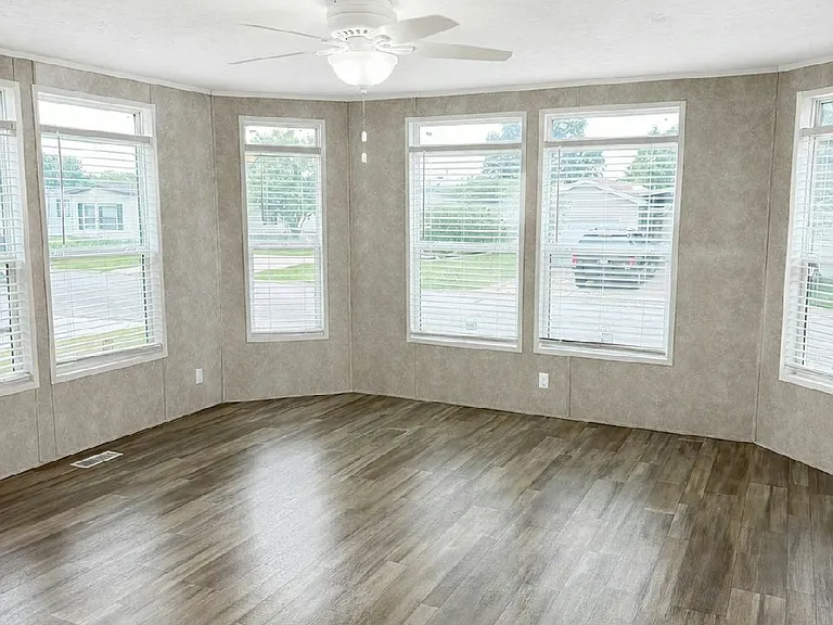 5130 Canterbury Ave #233 — Photo 2
