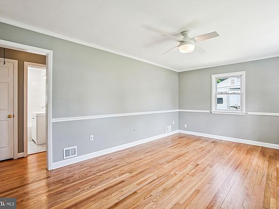 5th image of 8014 Martha Washington St