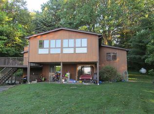 9962 E Lake Rd, North East, PA 16428
