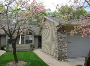 2148 Oakland Ridge Dr, Kalamazoo, MI 49008