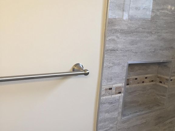 3rd image of 21398 Avon Ln