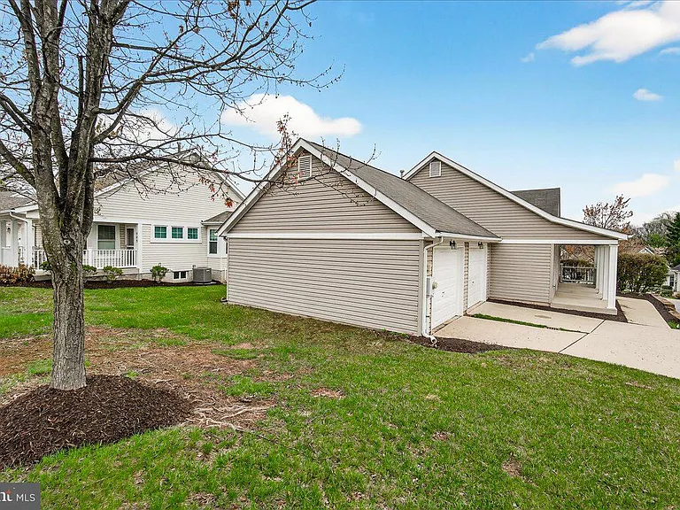 1110 Jousting Way — Photo 31