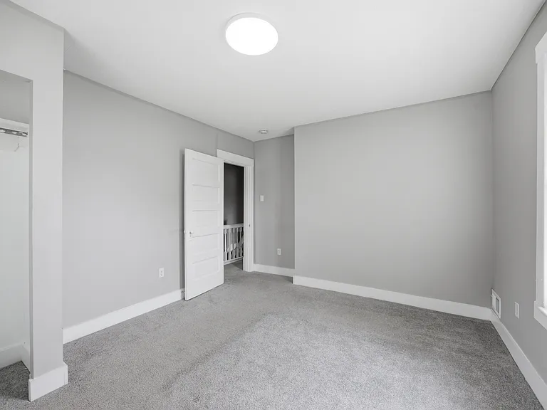 827 Hinnerman St — Photo 14