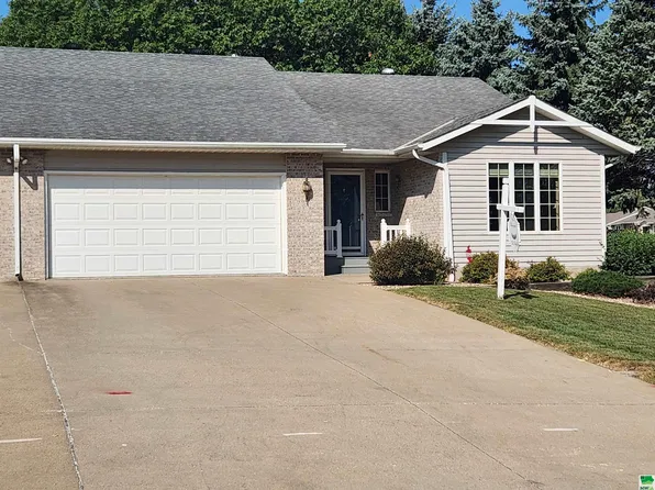 512 Frankfort Ave SE, Orange City, IA 51041