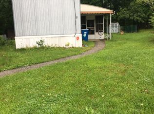 8 Holly Tree Cir, Newark, DE 19702