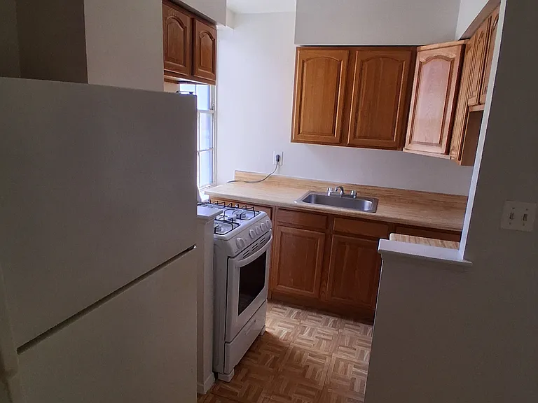 300 E 2nd St #1L — Photo 11