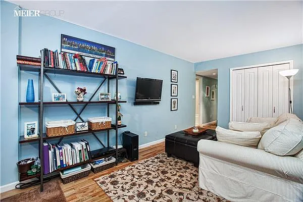 Sold by R New York | media 7