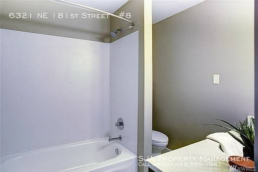 5th image of 6321 NE 181st St APT 8