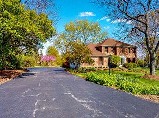 8N005 Cloverfield Dr, Saint Charles, IL 60175