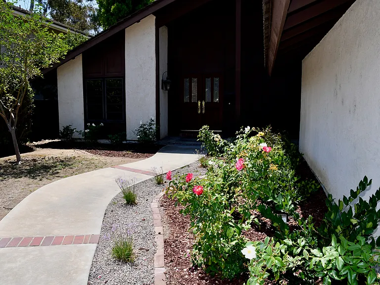 10575 Canyon Lake Dr — Photo 2