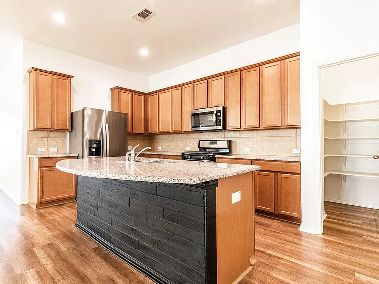 3094 Camden Park Ln — Photo 9