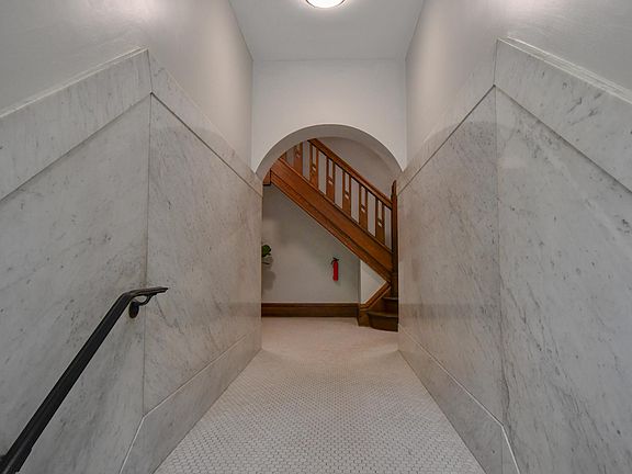 4th image of 5656 Waterman Blvd