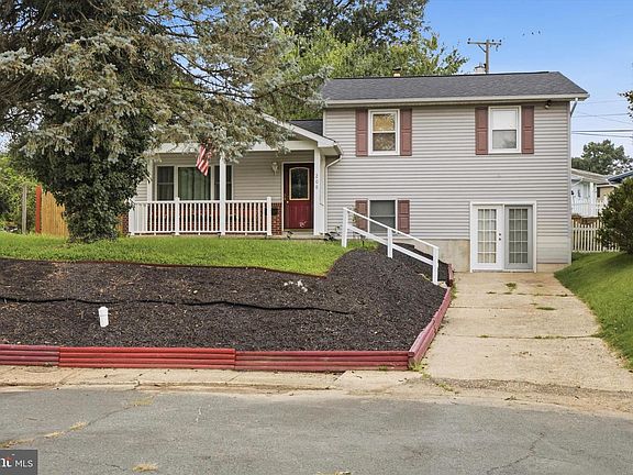 3rd image of 208 Devon Ct