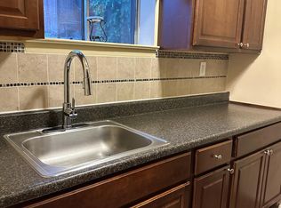 28 Hillcrest Ave APT 1B, Staten Island, NY 10308