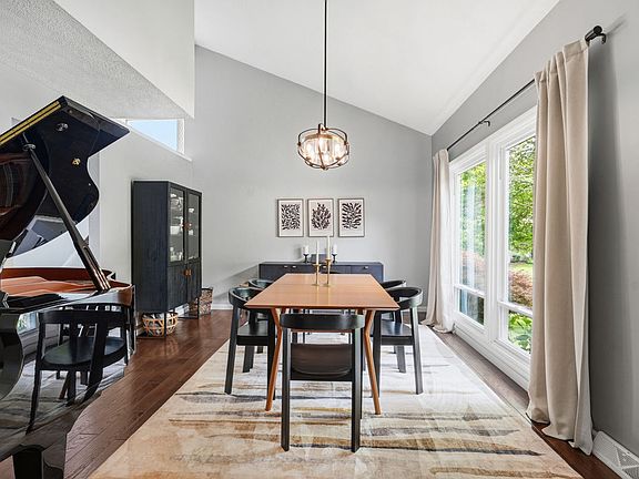 5th image of 105 Rippling Brook Dr