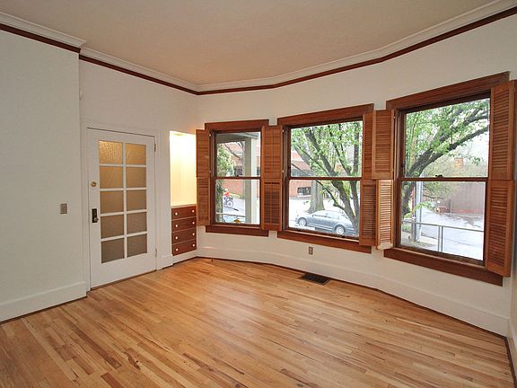 3rd image of 1820 SW Main St #Lwr
