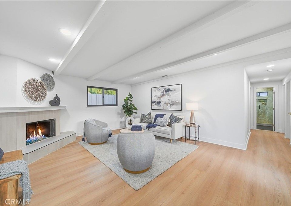 1st image of 212 Avenida Sierra