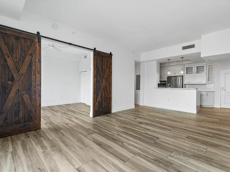 410 Evernia St #807 — Photo 12