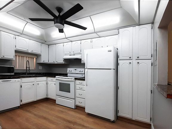 3rd image of 9420 S Hollybrook Lake Drive #201