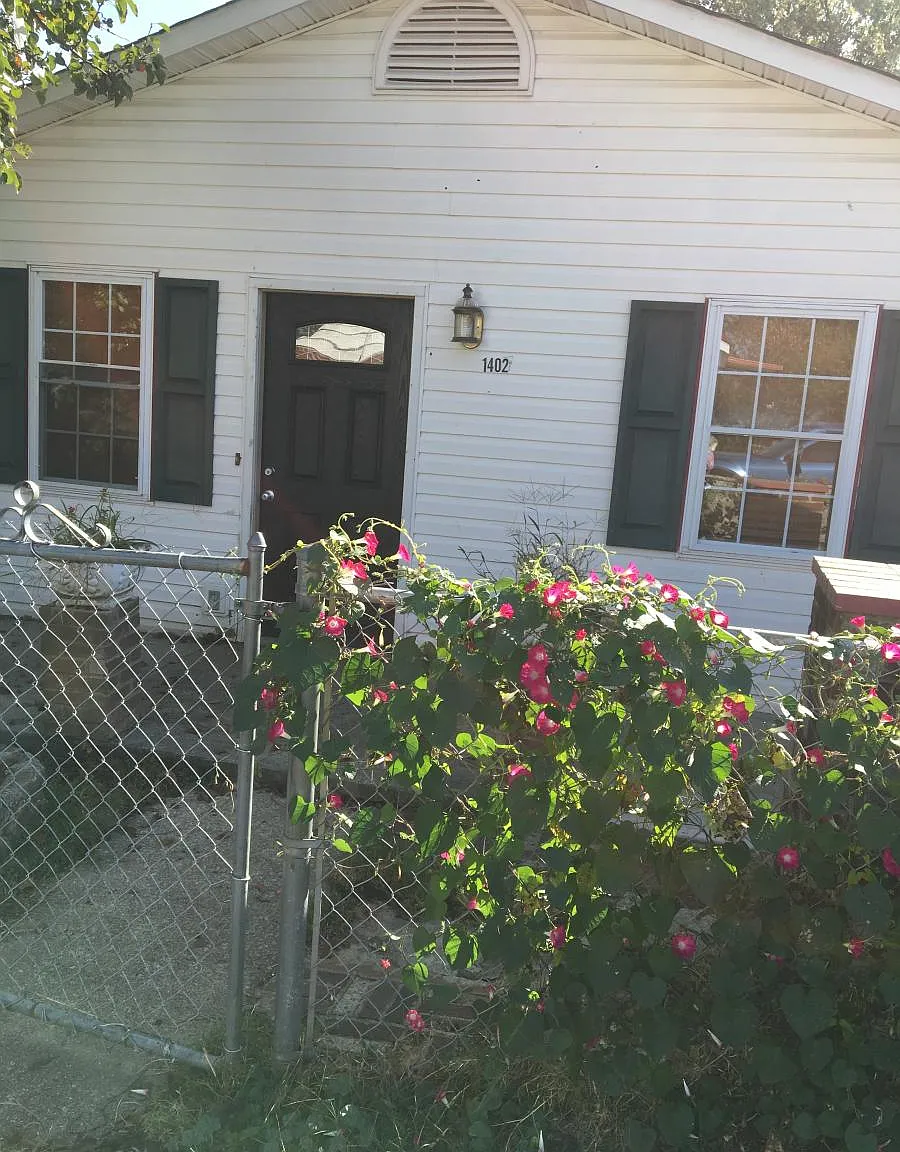 1402 Gracelawn Lane — Photo 2