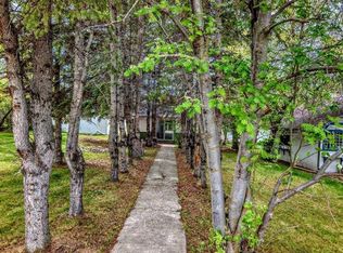 4734 E 50th St, Sylvan Lake, AB T4S1G8