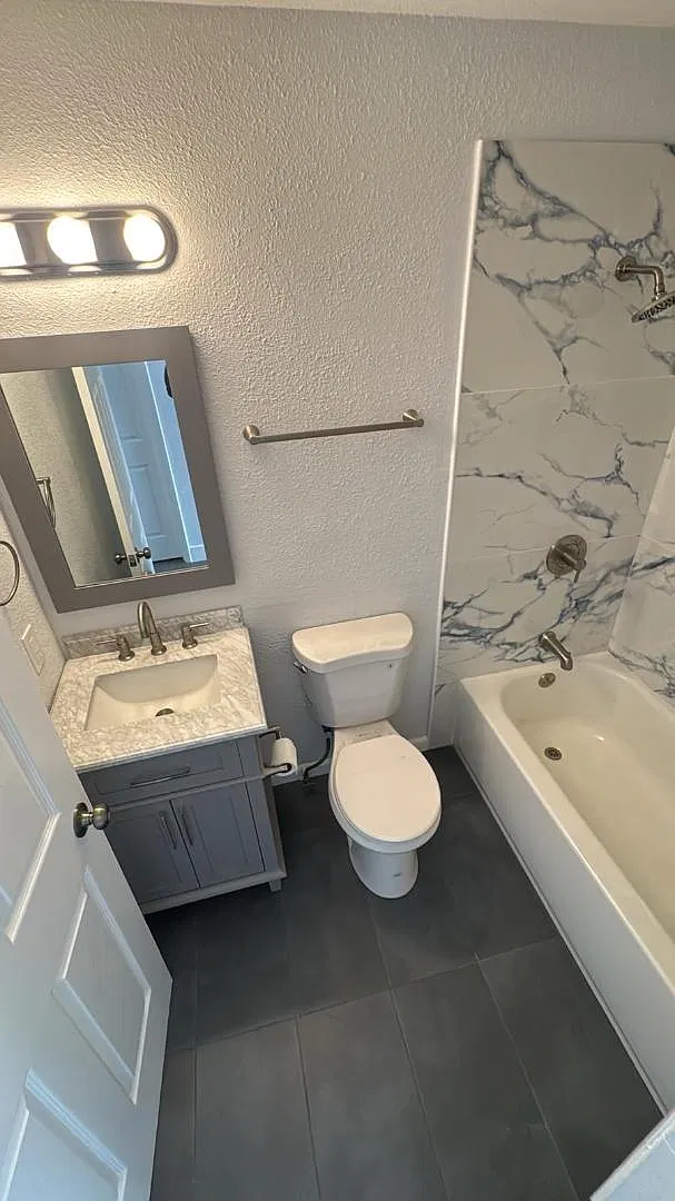 836 SW 64th Ter - UNIT D — Photo 2