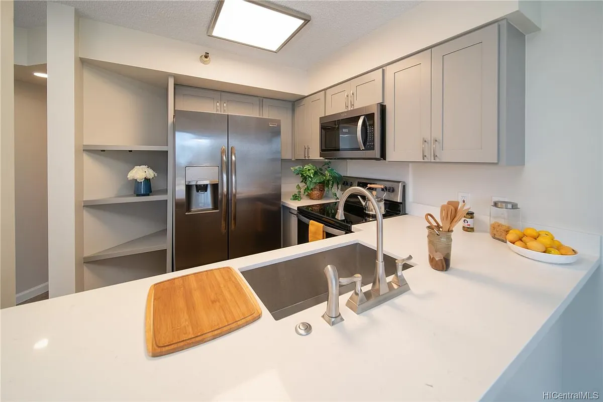 Building Photo - 930 Kaheka St #1702