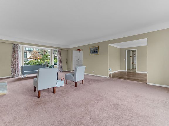5th image of 4425 Maple St