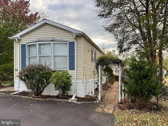 4th image of 92 Robin Ln