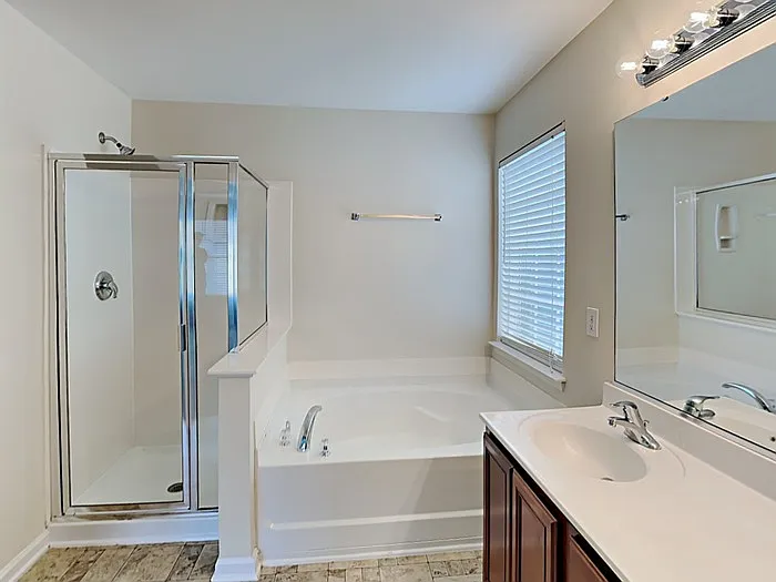 815 Reigate Rd — Photo 12