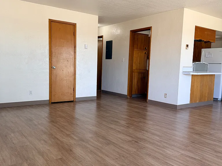 539 W Crest Dr #6 — Photo 14